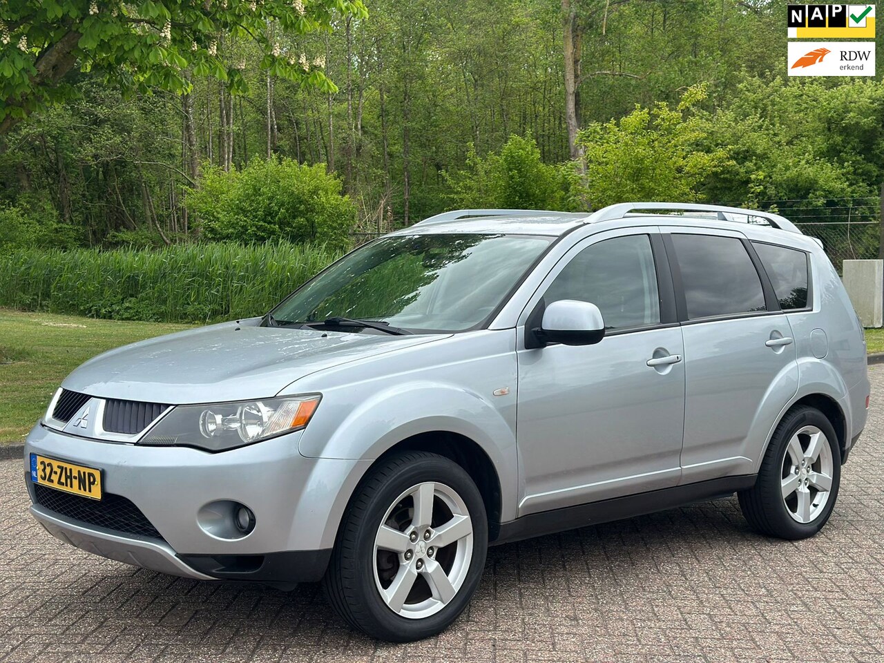 Mitsubishi Outlander - 2.4 Intense+/7PERS/AUTOMAAT/AIRCO/CRUISE/NAVI/PARKEERSENS ACHTER/TREKHAAK - AutoWereld.nl