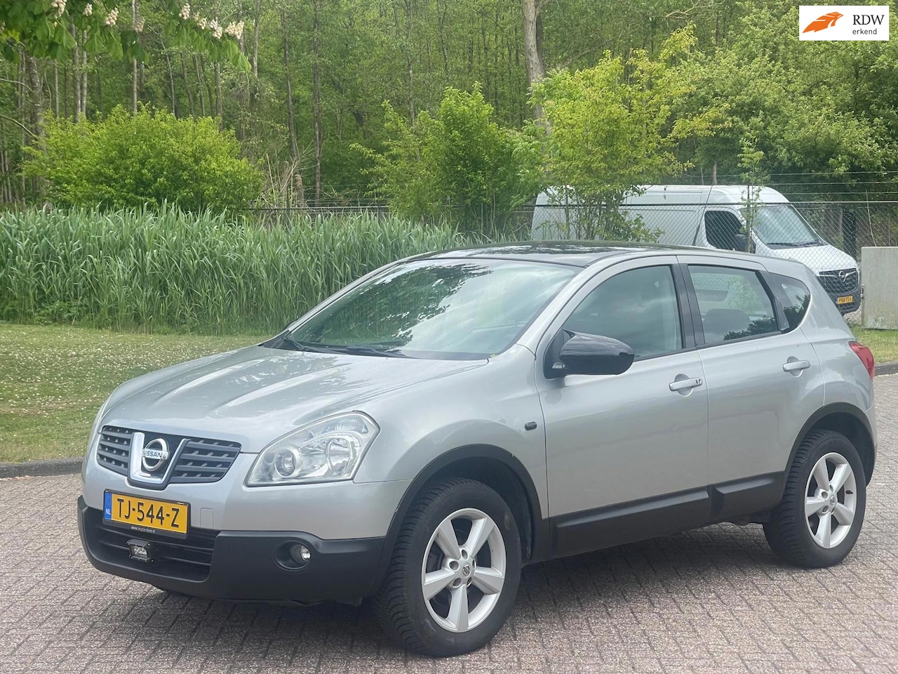 Nissan Qashqai - 1.5 dCi Visia/AIRCO/CRUISE/NAVI/PANO/TREKHAAK - AutoWereld.nl