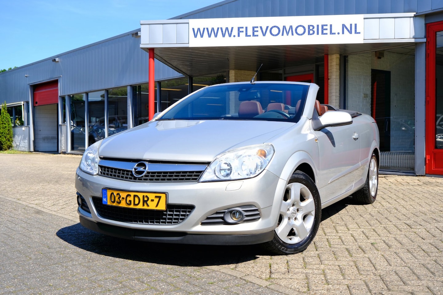 Opel Astra TwinTop - 1.8 Temptation Leder|Navi|Clima|LMV|Stoelverw - AutoWereld.nl
