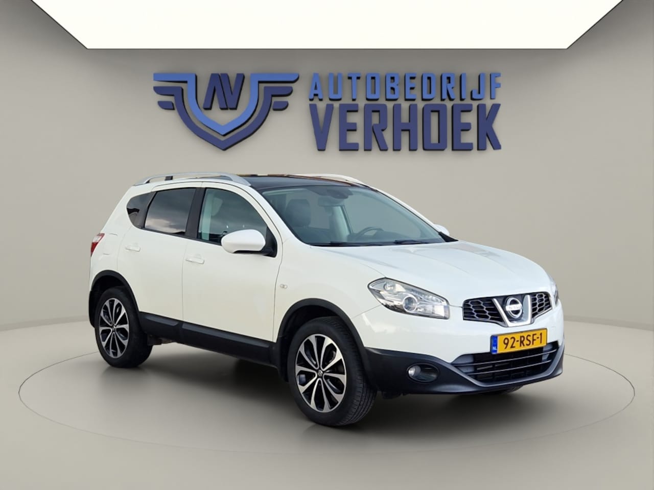 Nissan Qashqai - 1.6 Connect Edition Trekhaak - Panoramadak - AutoWereld.nl