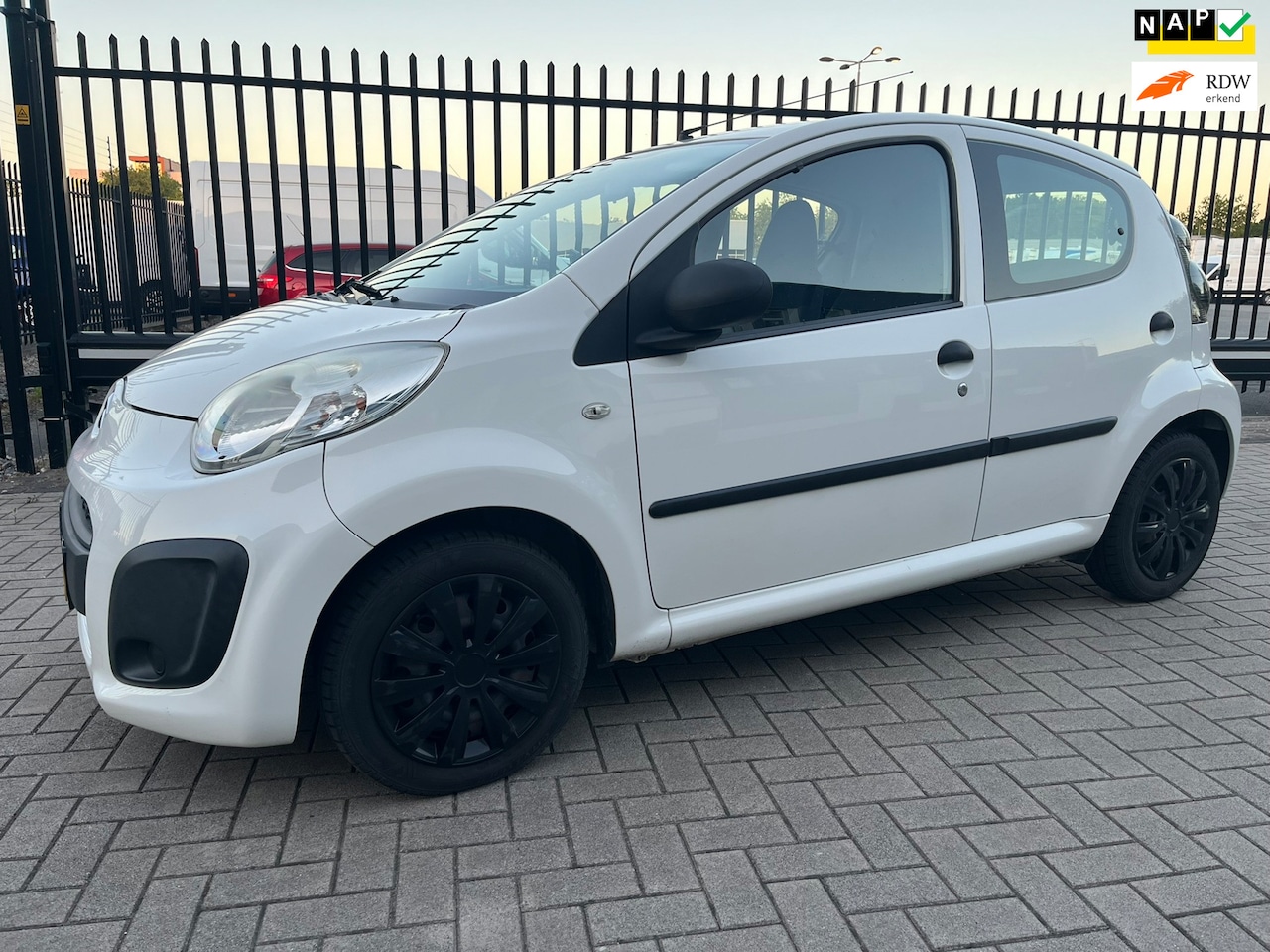 Citroën C1 - 1.0 Attraction Airco Carplay Camera - AutoWereld.nl