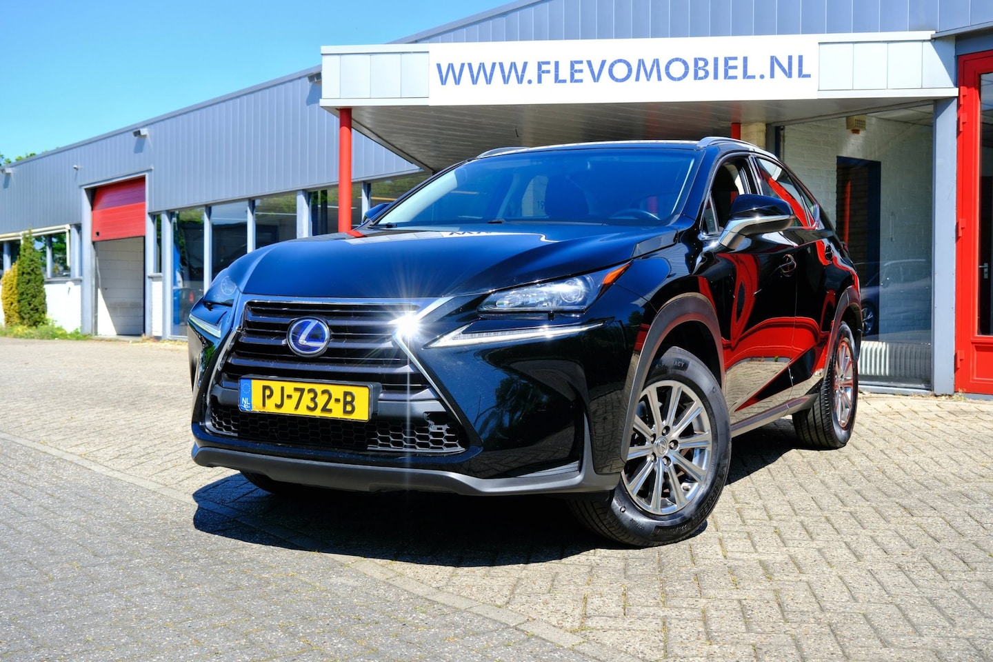Lexus NX - 300h Business Line Aut. Navi|Cam|LMV|Half Leder - AutoWereld.nl
