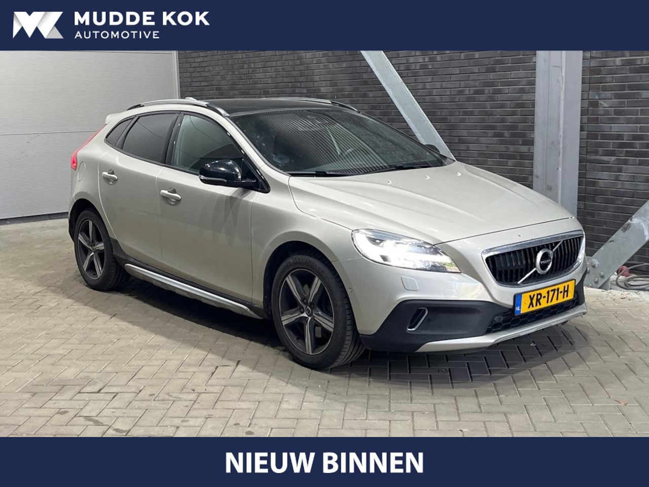 Volvo V40 Cross Country - 1.5 T3 Polar+ Luxury | ACC | Panoramadak | Standkachel | Trekhaak | Harman/Kardon | BLIS - AutoWereld.nl