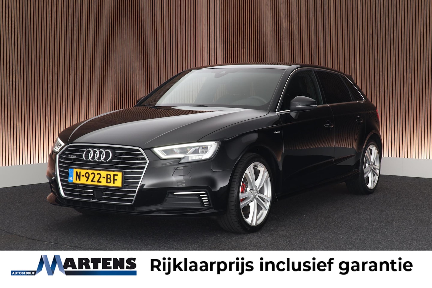 Audi A3 Sportback - 1.4 e-tron 204pk S-Line Virtual Cockpit Stoelverwarming Keyless Navigatie LED - AutoWereld.nl