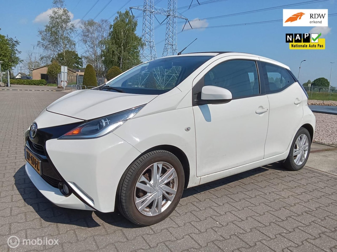 Toyota Aygo - 1.0 VVT-i x-play/carbio-top/airco - AutoWereld.nl