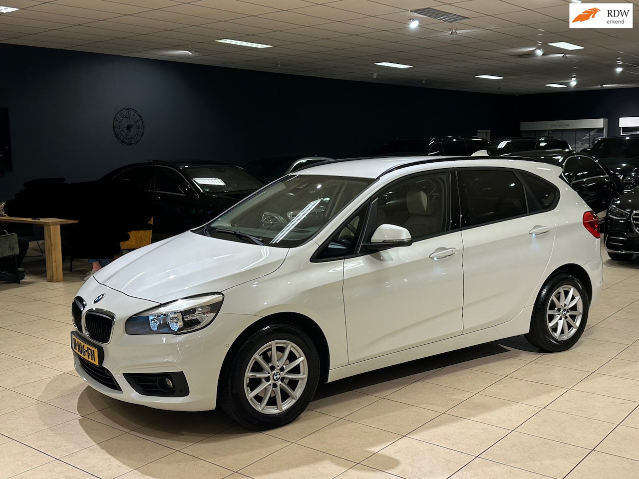 BMW 2-serie Active Tourer - 216i High Exe|HUD|LEDER|CAMERA|Topstaat! - AutoWereld.nl