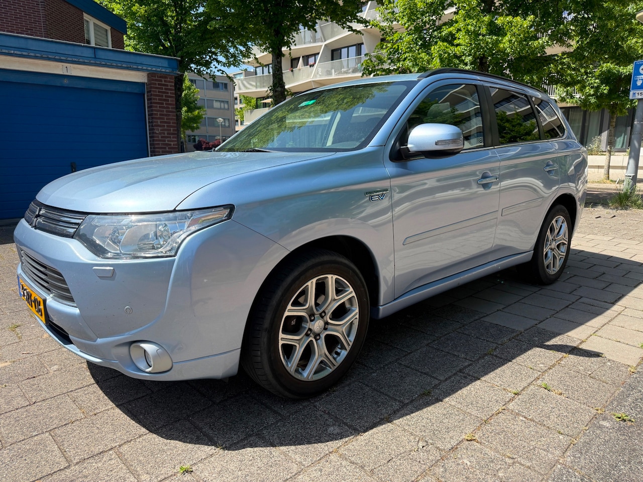 Mitsubishi Outlander - 2.0 PHEV Instyle Plug-In Hybrid Leder Panorama - AutoWereld.nl