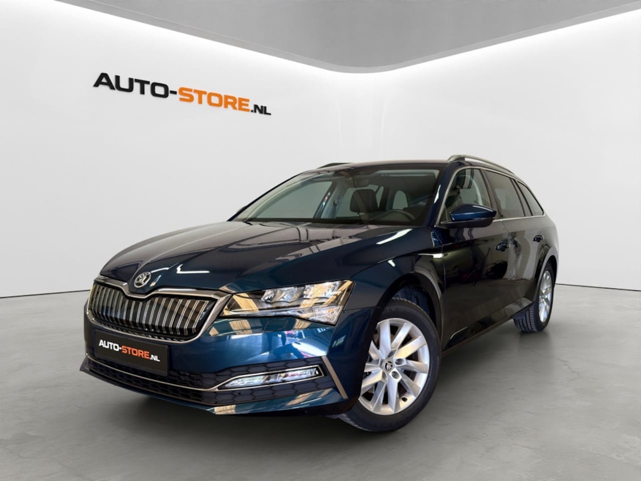 Skoda Superb - 1.4 TSI iV Style PHEV | NAVI | LEDER | STVW | APPLE+ANDROID - AutoWereld.nl