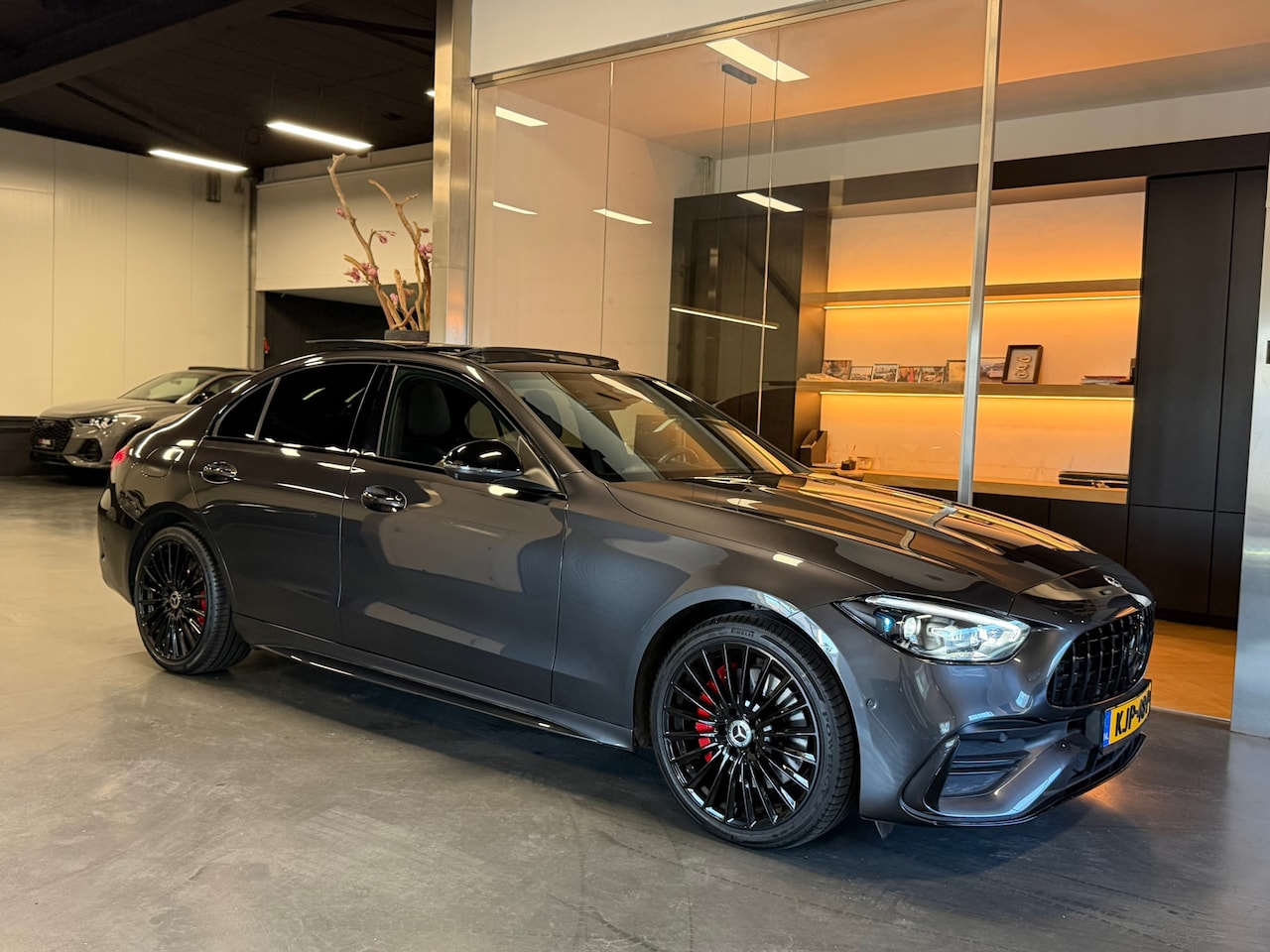 Mercedes-Benz C-klasse - 300 e AMG night Pano Memory 360Camera - AutoWereld.nl