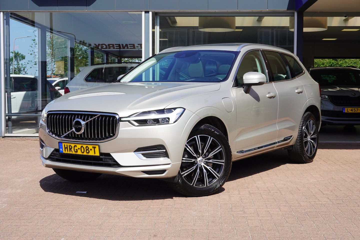 Volvo XC60 - 2.0 T8 Twin Engine AWD Inscription | Automaat | Navigatie | Vol opties | Dealerauto | Inru - AutoWereld.nl