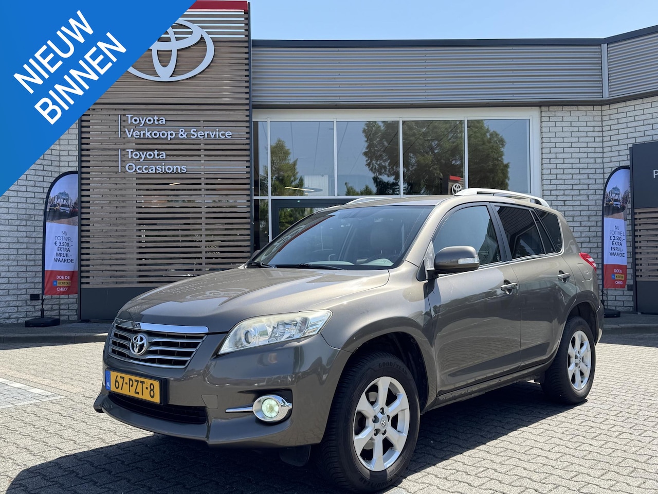 Toyota RAV4 - 2.0 VVTi Executive Business NL-AUTO KEYLESS NAVIGATIE - AutoWereld.nl