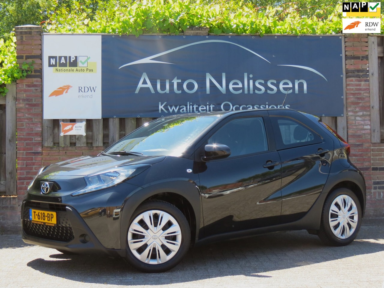 Toyota Aygo X - 1.0 VVT-i MT Play 1e EIGENAAR | ORIGINEEL NEDERLANDS | ACHTERUITRIJCAMERA | ADAPTIVE CRUIS - AutoWereld.nl