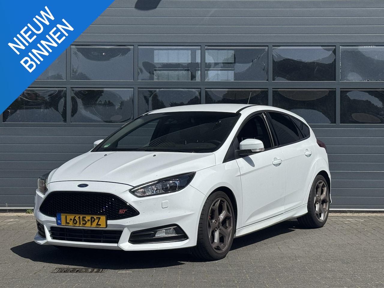 Ford Focus - 2.0 ST I WINTERPAKKET I APPLE CARPLAY I ADAPTIVE CRUISE CONTROL - AutoWereld.nl
