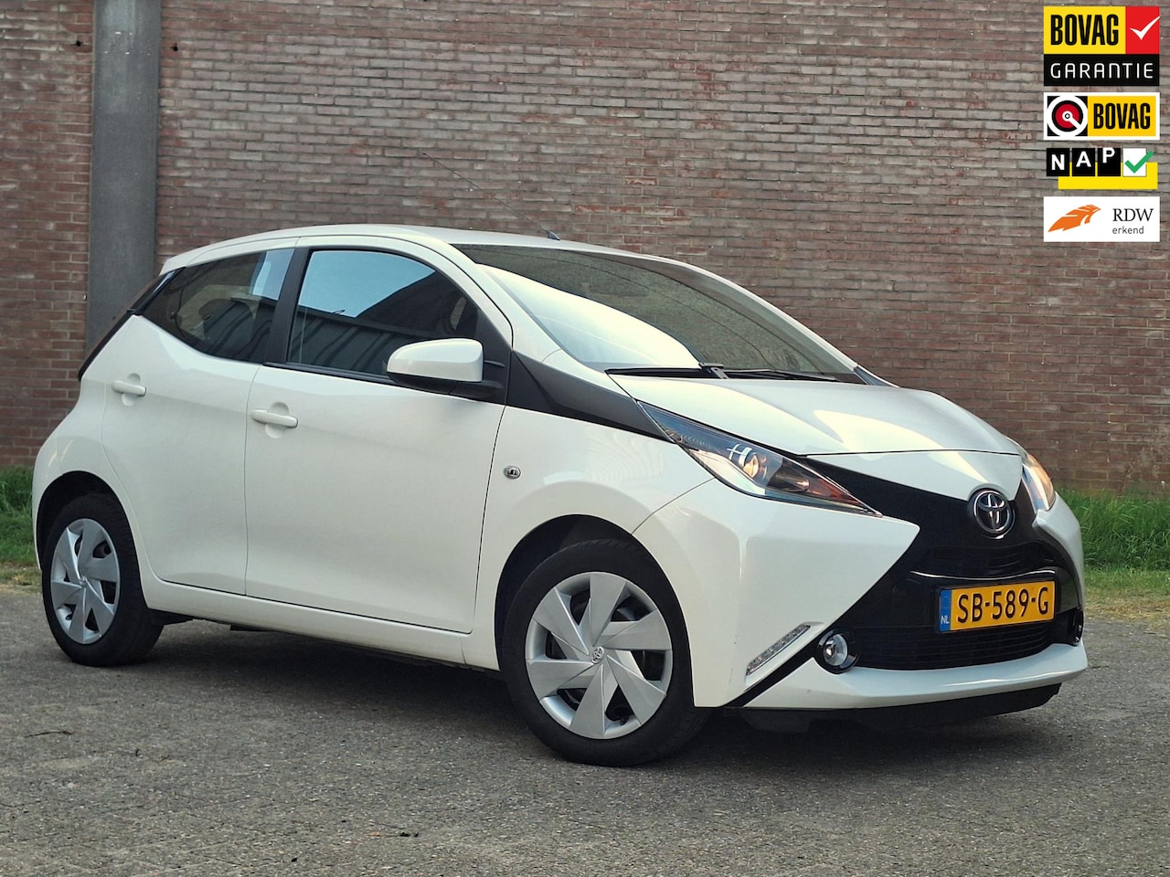 Toyota Aygo - 1.0 VVT-i x-play 1.0 VVT-i x-play, Airco, Elektr. ramen voor, A.rijcamera, Ned. Auto - AutoWereld.nl