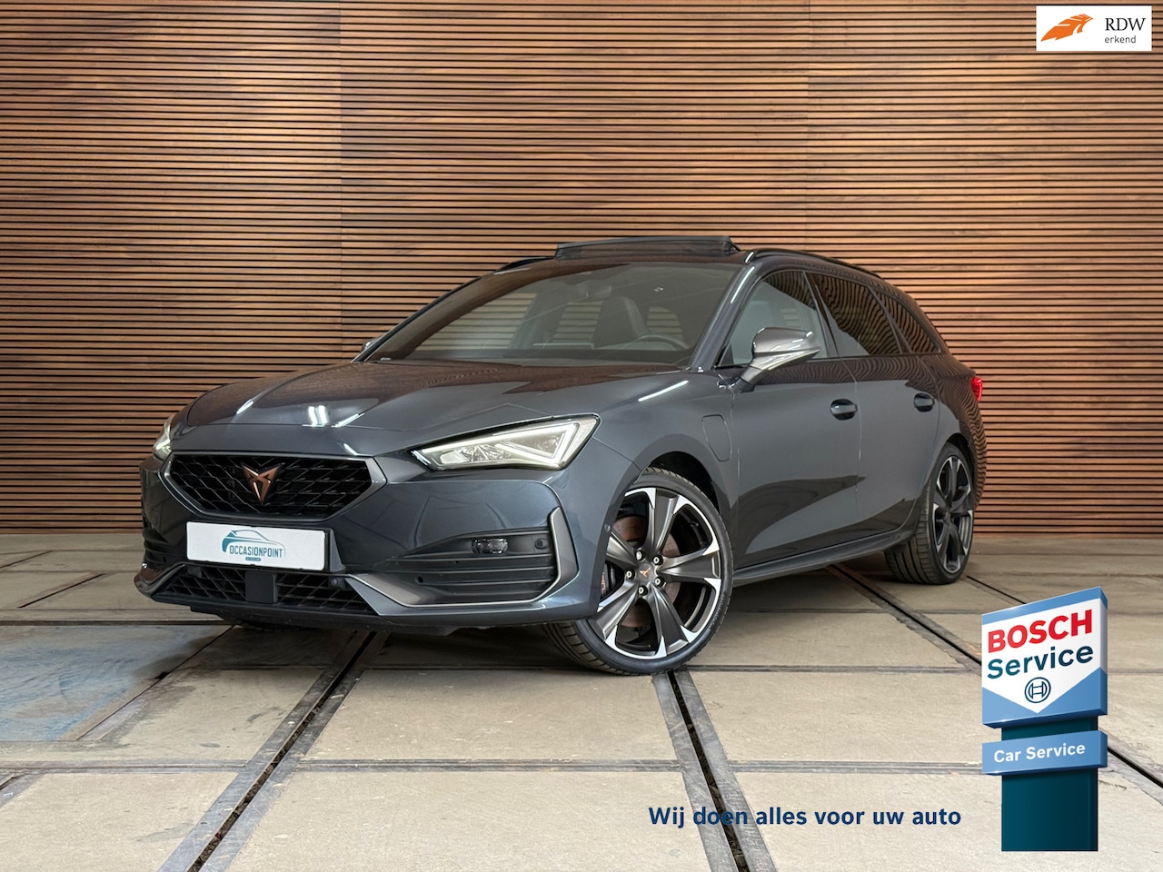 CUPRA Leon Sportstourer - 1.4 e-Hybrid DSG VZ Black Edition | Panorama | Matrix LED | Leder | ACC | CarPlay - AutoWereld.nl