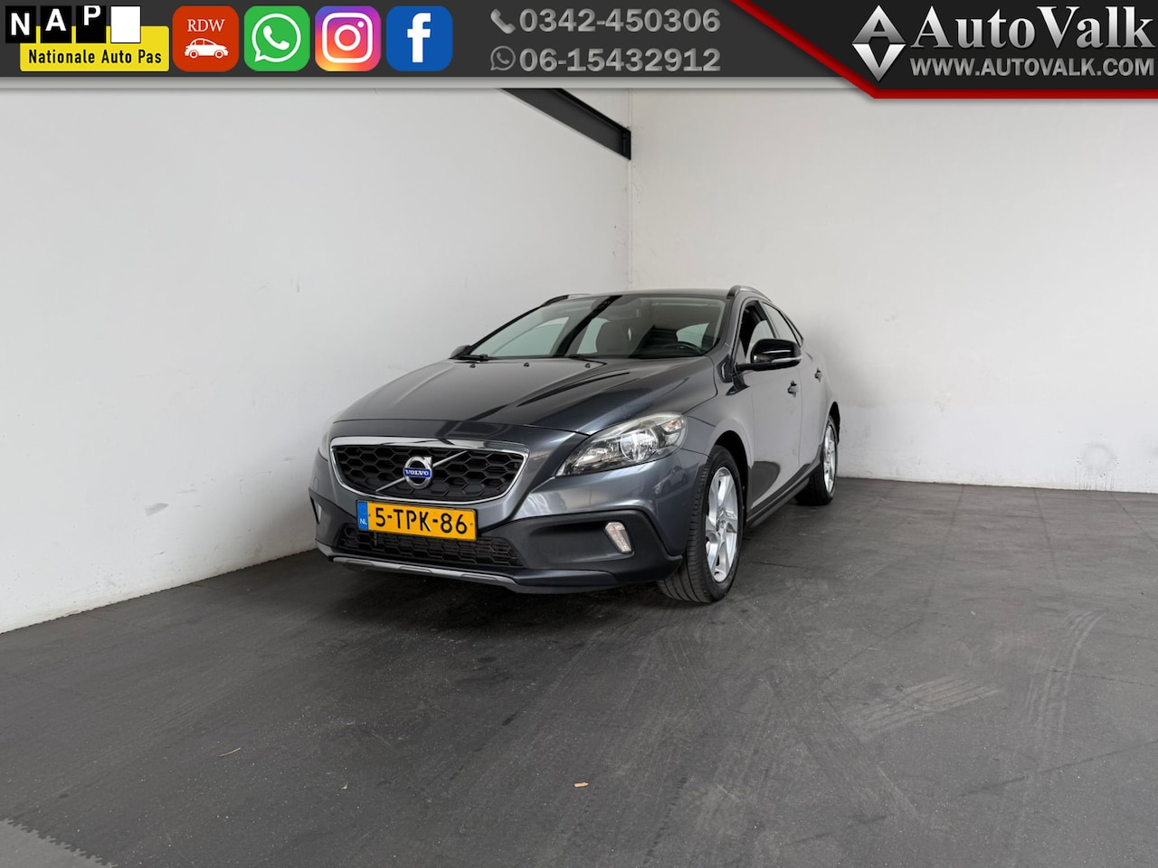 Volvo V40 Cross Country - 1.6 T4 Momentum 1.6 T4 Momentum - AutoWereld.nl
