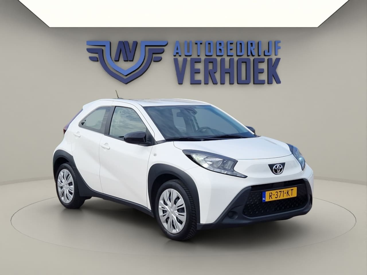 Toyota Aygo X - 1.0 VVT-i MT Play NL Auto - All Season Banden - Carplay - AutoWereld.nl