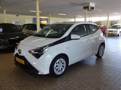 Toyota Aygo - 1.0 VVT-i 72pk 5D X-Play Navigatie