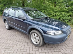 Volvo XC70 - 2.5 T 209 PK 4X4 Cross Country Rookt uit uitlaat