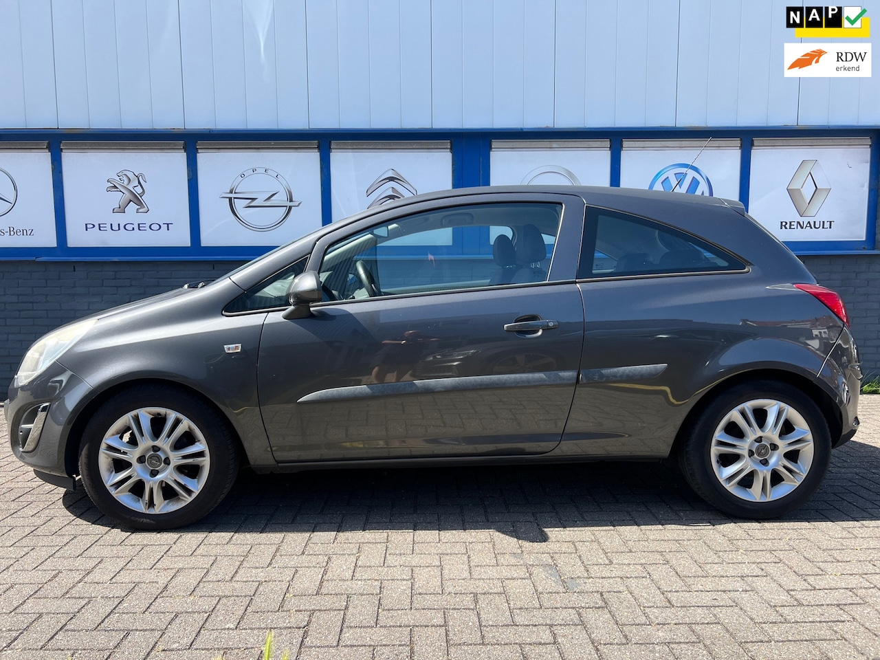 Opel Corsa - 1.4-16V Cosmo 2011 NWE.APK 2995EU - AutoWereld.nl