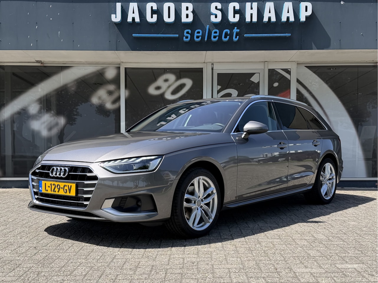 Audi A4 Avant - 35 TFSI Business Edition / Automaat / Afn. Trekhaak (1.500KG) / Carplay / Camera / - AutoWereld.nl