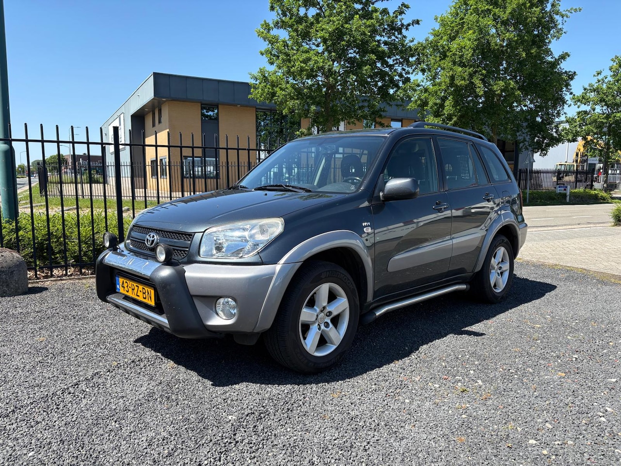 Toyota RAV4 - 2.0-16V VVT-i Sol 4WD!! | ECC | AFN.TRHAAK | CRUISE C - AutoWereld.nl