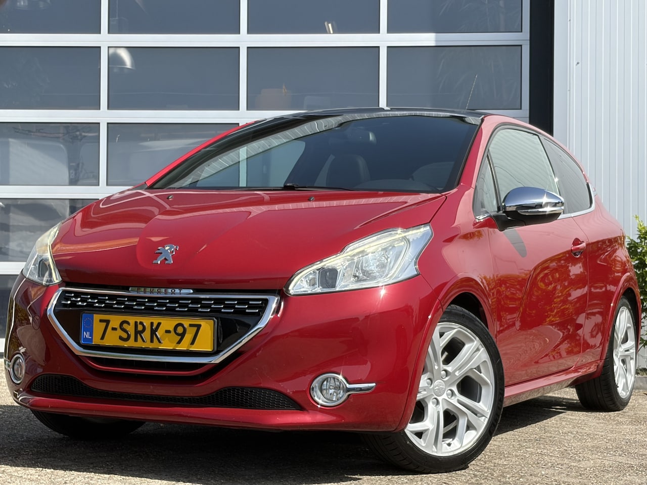Peugeot 208 - 1.6 THP GTi 200pk | Bluetooth | Cruise control | Electronic climate control | Lederen/stof - AutoWereld.nl