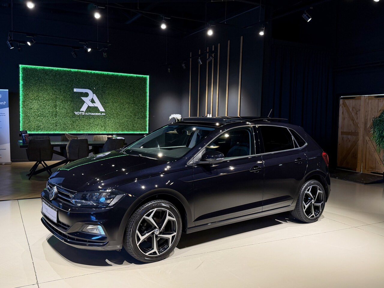 Volkswagen Polo - 1.0 TSI DSG Highline Panodak|Virtueel|Camera|Navi Zwart - AutoWereld.nl