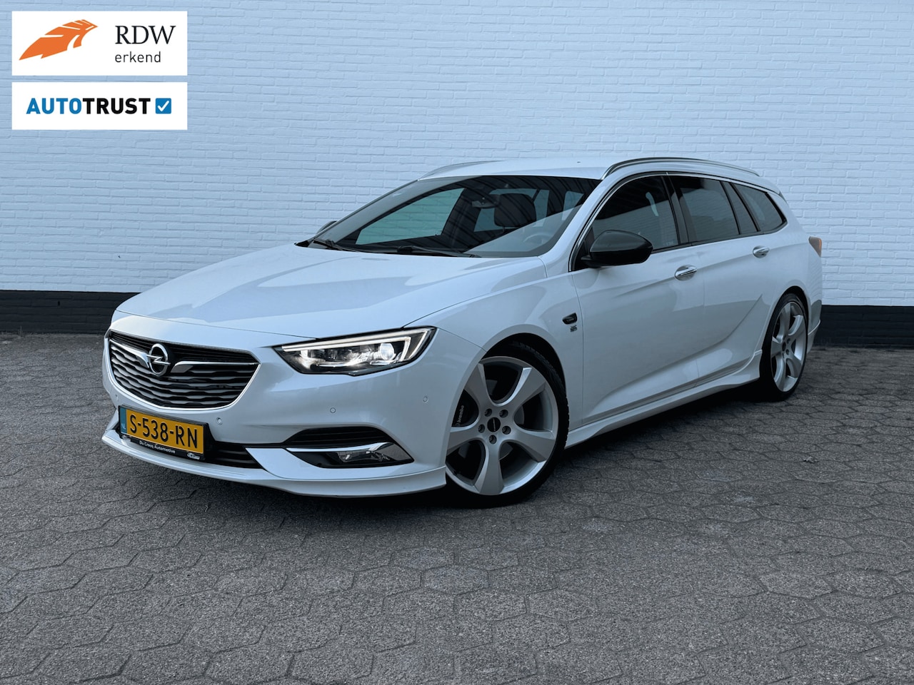 Opel Insignia Sports Tourer - OPC 2.0 Turbo 4x4 260PK Innovation - AutoWereld.nl
