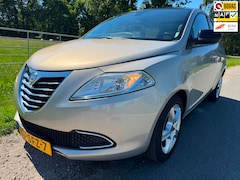 Lancia Y(psilon) - Ypsilon 0.9 TwinAir Silver AUTOMAAT met schuifdak, leder en airco
