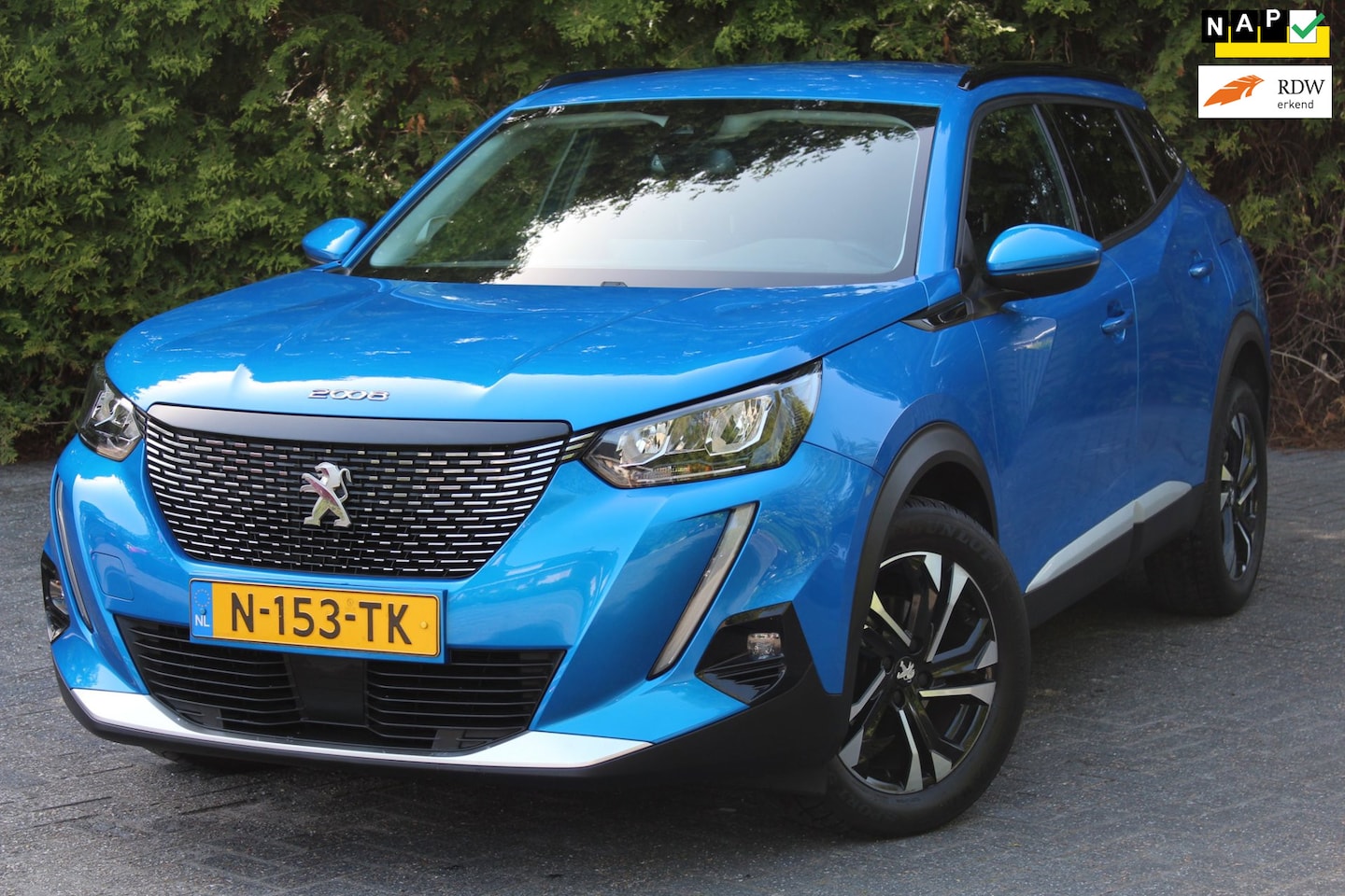 Peugeot 2008 - 1.2 PureTech Allure Pack 130PK Automaat | Parkeercamera | Apple/Android Carplay | Cruise C - AutoWereld.nl