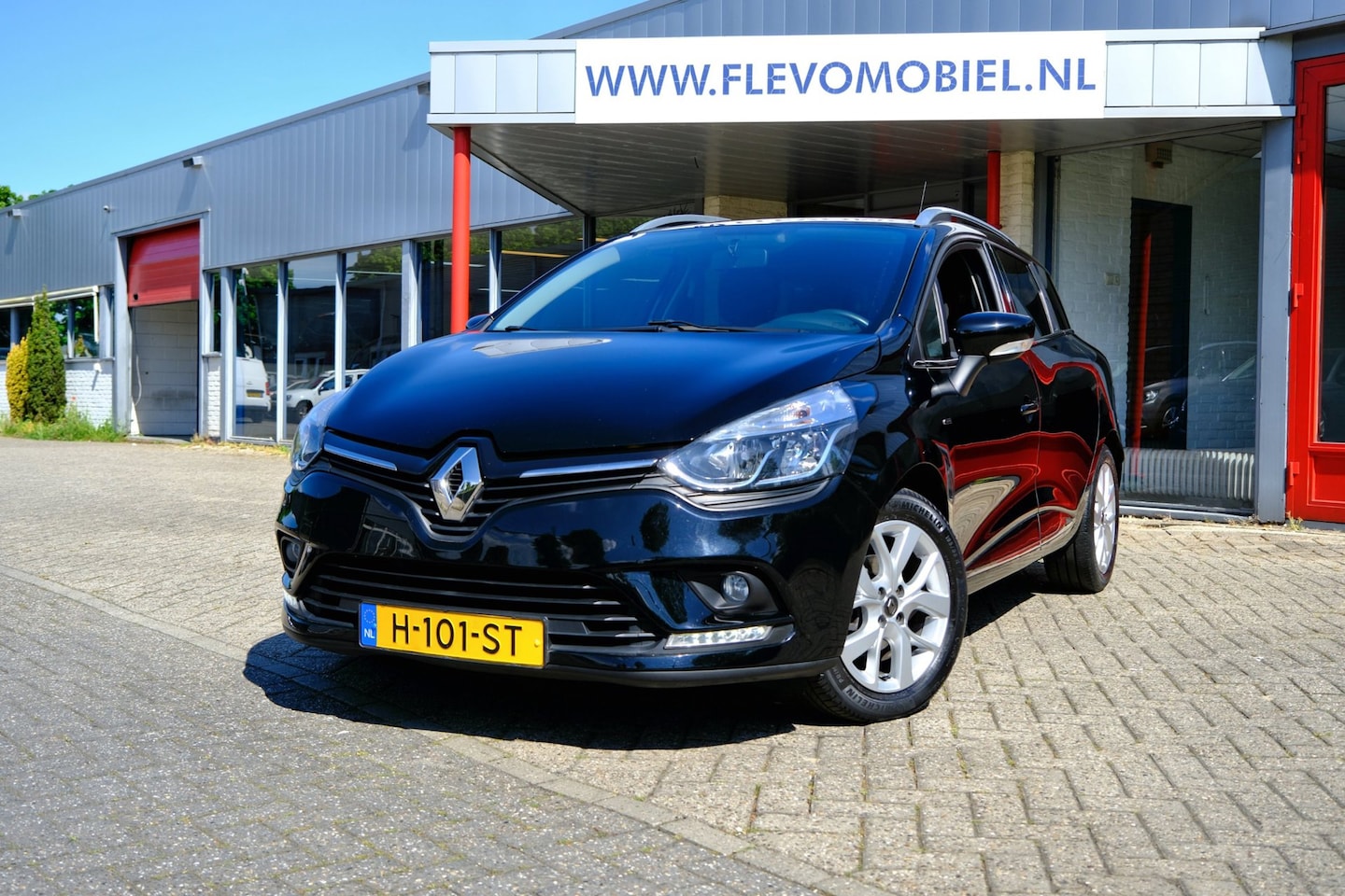 Renault Clio Estate - 0.9 TCe Limited Navi|Airco|DAB|LMV - AutoWereld.nl