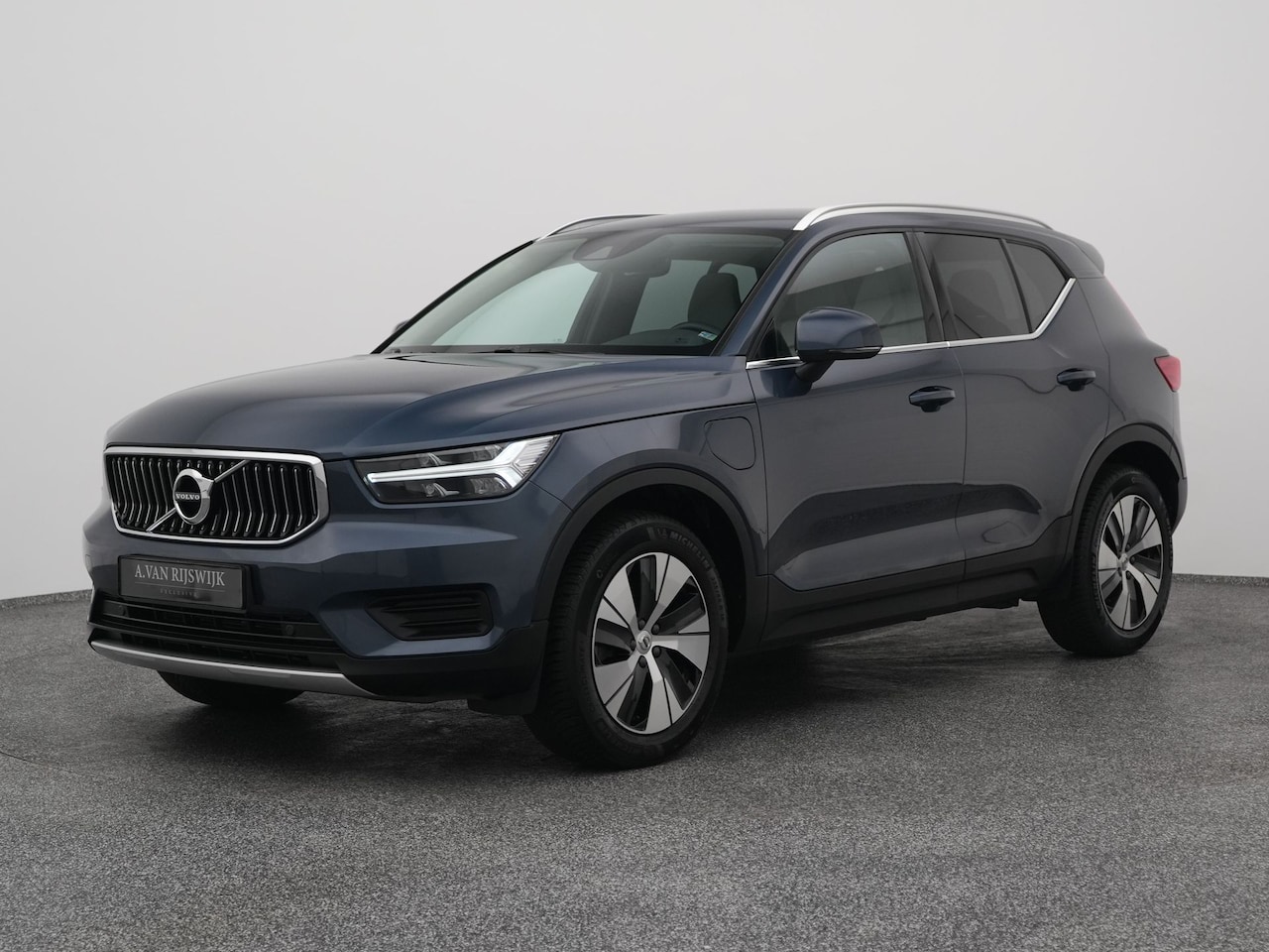 Volvo XC40 - 1.5 T4 Recharge Inscription Expression | CAMERA | KEYLESS | LEDER | TREKHAAK - AutoWereld.nl