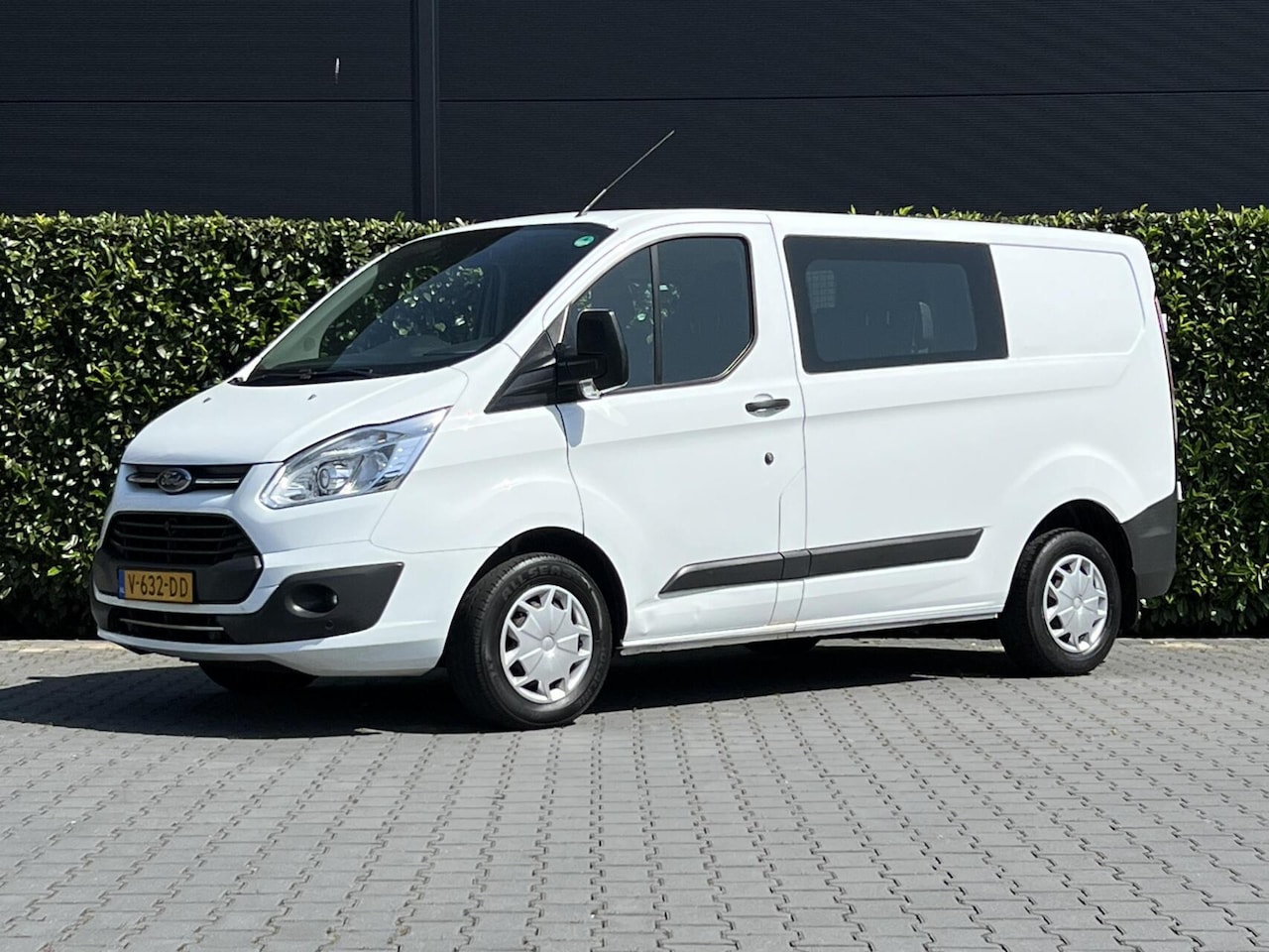 Ford Transit Custom - 290 2.0 TDCI L1H1 Ambiente DC 290 2.0 TDCI L1H1 Ambiente DC, DUBBEL CABINE, AIRCO, PARKEERSENSOREN, TREKHAAK - AutoWereld.nl