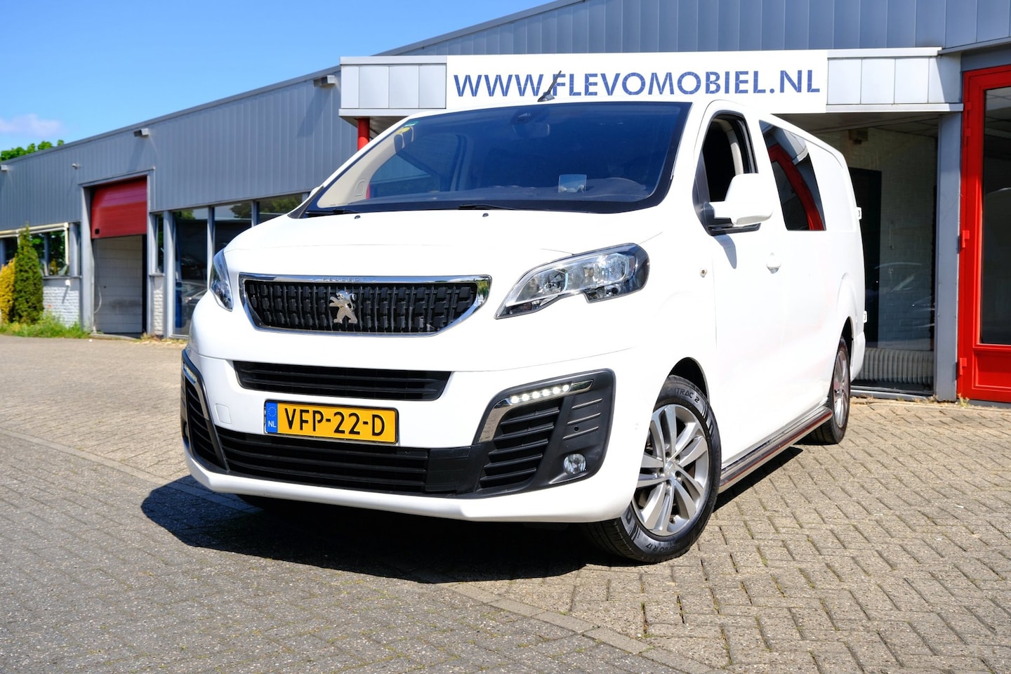 Peugeot Expert - 2.0 BlueHDI 120 Long Asphalt DC 5-pers Navi|1e Eig|HUD|LMV|PDC|Cam - AutoWereld.nl