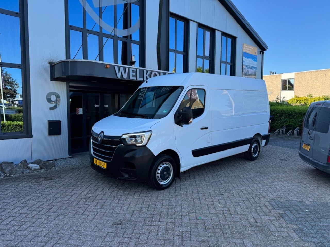 Renault Master - L2H2 2.3 DCi 150PK Navi, Airco, PDC, Cruisecntrl, 3-pers, - AutoWereld.nl