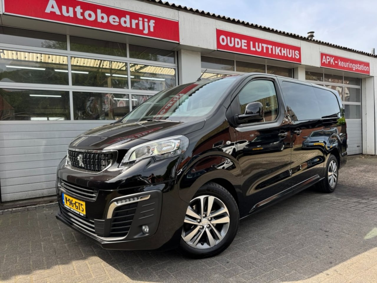Peugeot Expert - 2.0 BlueHDI 180 L3H1 DC Premium Automaat Camera Cruise Trekhaak Navi - AutoWereld.nl