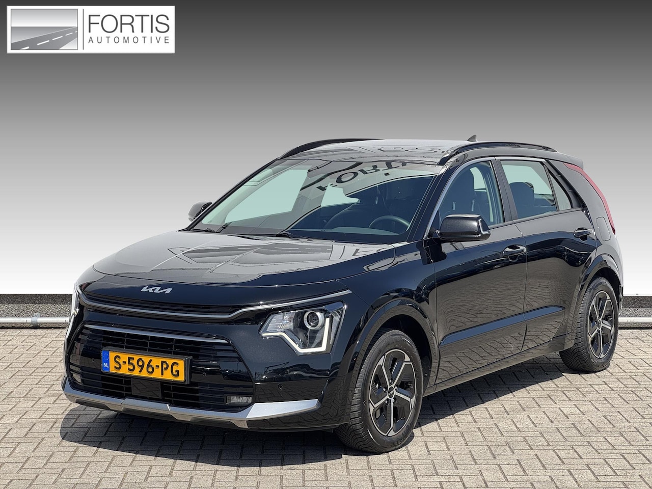 Kia Niro - 1.6 GDi Hybrid ExecutiveLine NL-AUTO | NAVI | CAMERA | TREKHAAK - AutoWereld.nl