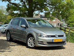Volkswagen Golf - 1.0 TSI Comfortline | Cruise + Clima + Navi nu € 7.975,