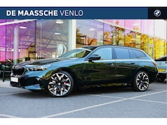 BMW 5-serie Touring - 530e M Sport Automaat / Panoramadak / Trekhaak / Bowers & Wilkins / M Multifunctionele Sto