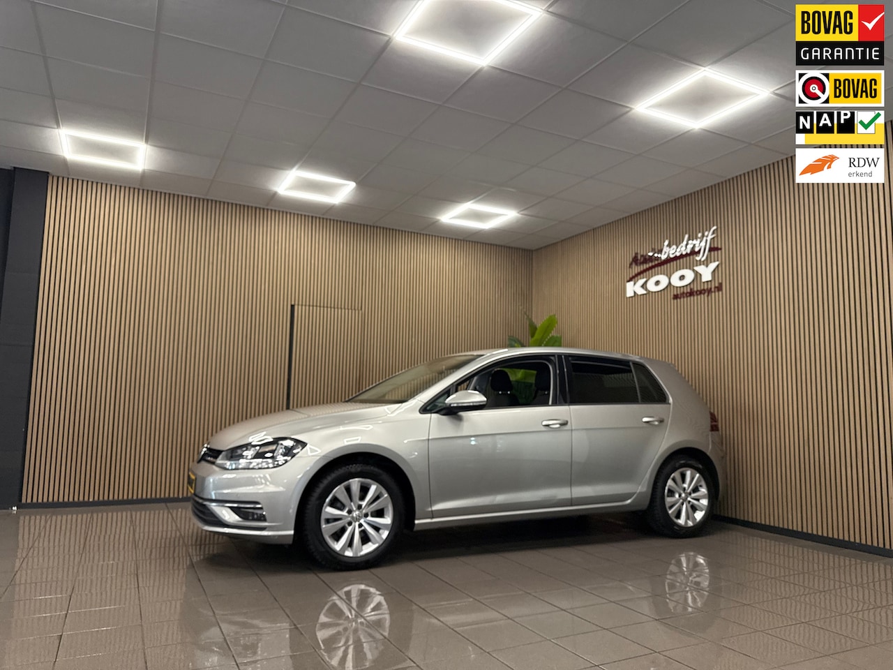 Volkswagen Golf - 1.0 TSI Comfortline Business * Dealer onderhouden / Navigatie / Camera / NL Auto * - AutoWereld.nl
