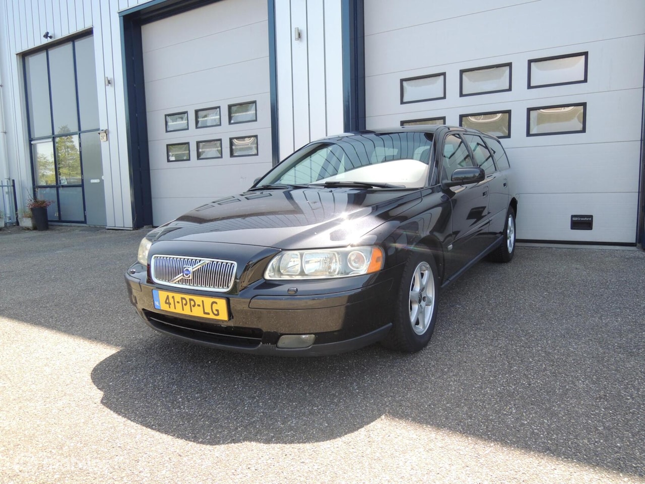 Volvo V70 - 2.4 Automaat | Trekhaak | Nette auto! - AutoWereld.nl