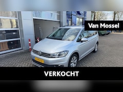 Volkswagen Touran - 1.0 TSI Comfortline 7p 115PK Navigatie