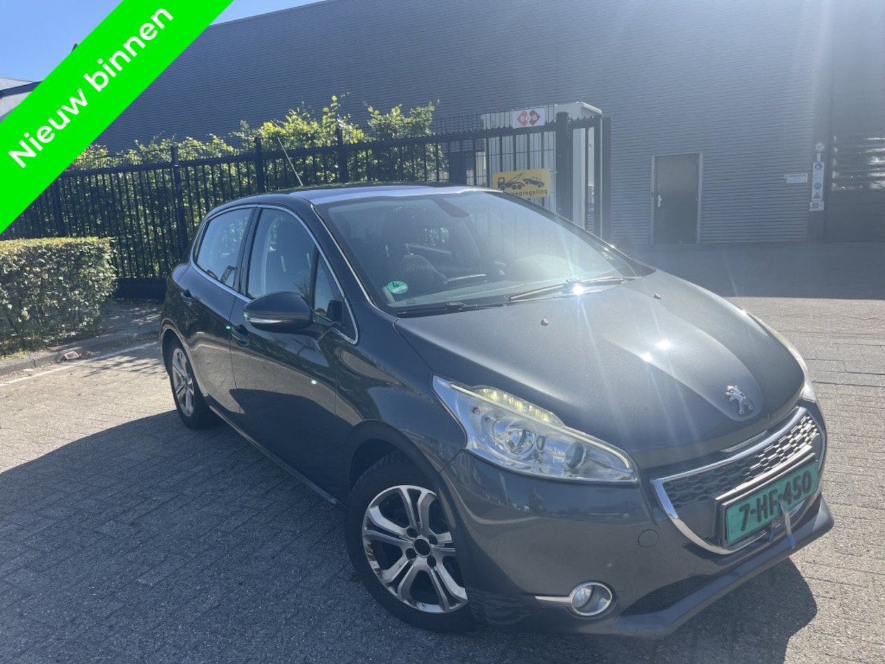 Peugeot 208 - Allure Bluetooth |6bak|Clima|Cruise Panorama - AutoWereld.nl
