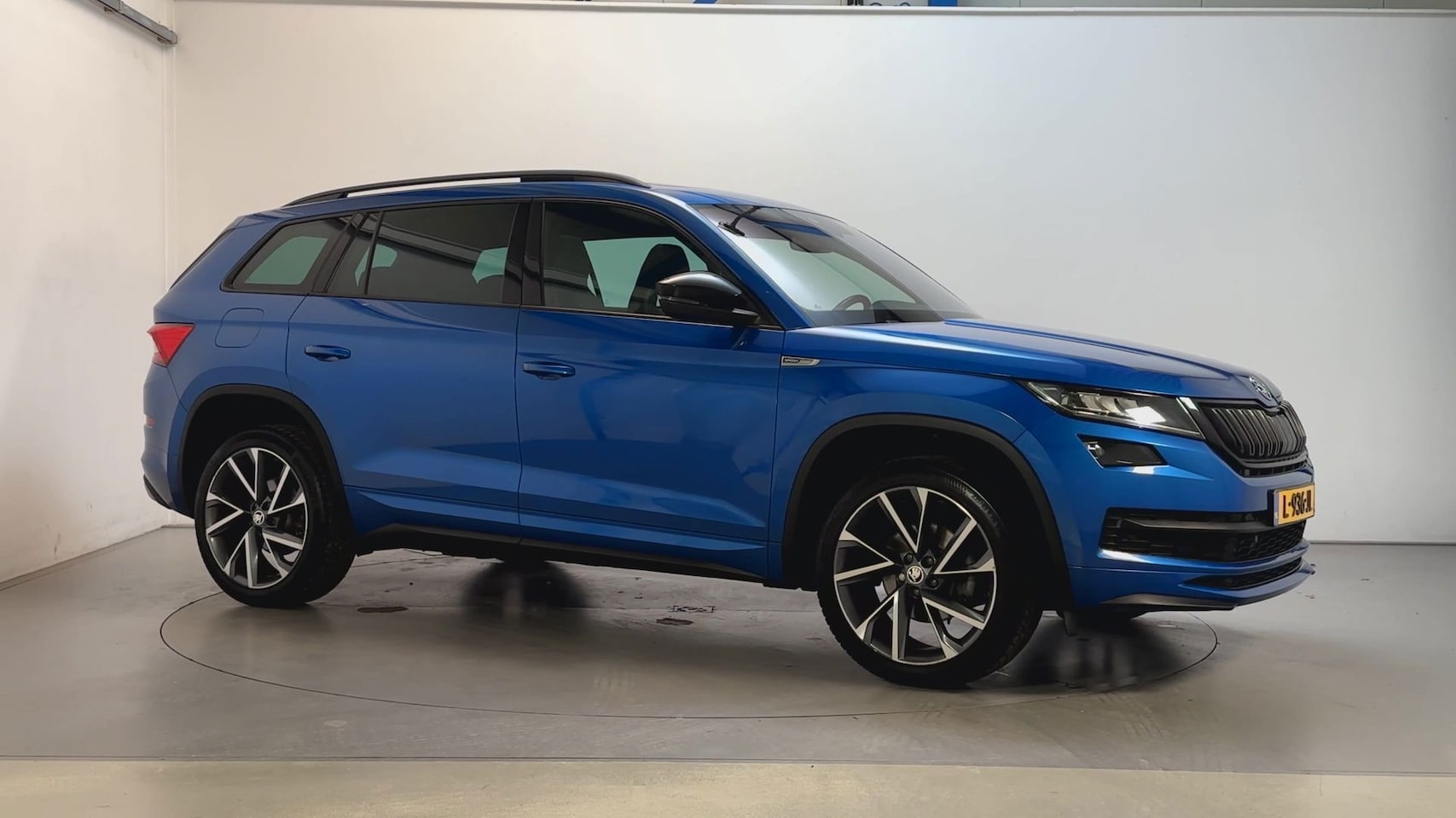 Skoda Kodiaq - 1.5 TSI 150pk DSG Sportline Business Panoramadak Camera Stoelverwarming Sfeerverlichting - AutoWereld.nl