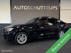BMW X4 - xDrive20i High Executive M SPORT CARBONSCHWARZ / LEDER / NAVI / PDC / STOELVERW. / NAP /