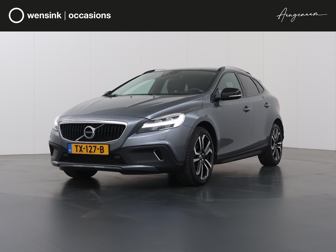 Volvo V40 Cross Country - 2.0 T3 Summum | Trekhaak | Panoramadak | Navigatie | Parkeercamera | Stoelverwarming | Cli - AutoWereld.nl