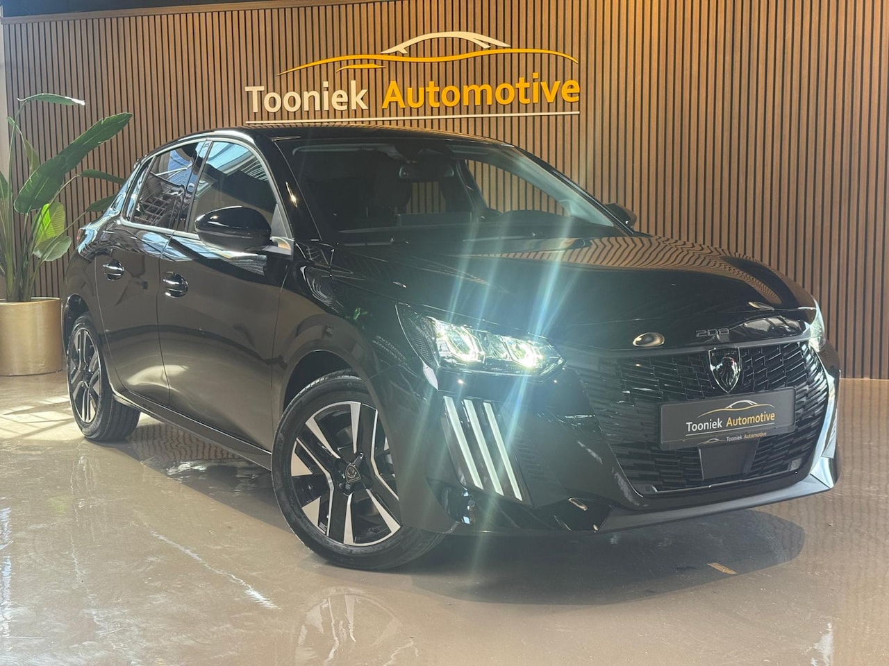 Peugeot 208 - Hybrid 145pk e-DCS6 Allure Navigatie LMV Black Edtion Cruise Control Apple Care play . - AutoWereld.nl