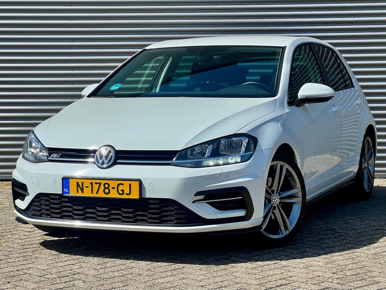 Volkswagen Golf - 1.4 TSI Highline 125 PK | R-Line | Trekhaak | Navigatie | 100% Onderhouden | 18 Inch! - AutoWereld.nl