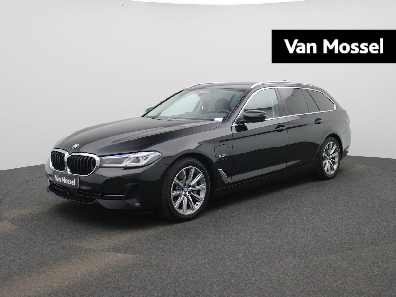 BMW 5-serie Touring - 520e | Automaat | Lederen Bekleding | Navigatie | Stoelverwarming | Sfeerverlichting | - AutoWereld.nl